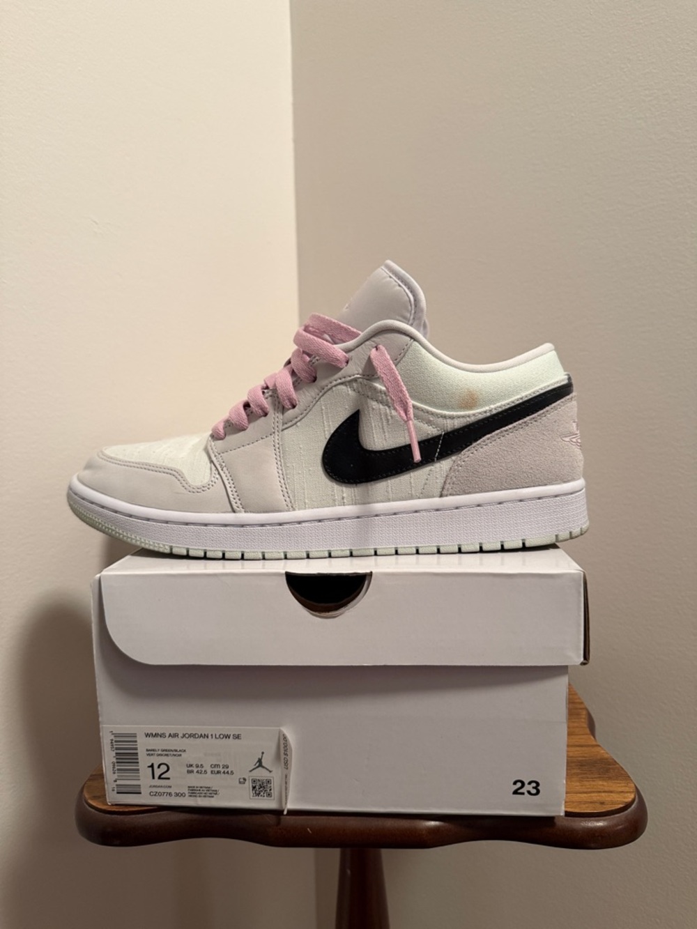 Jordan 1 Low - White, Pink & Black - Picture 2 of 9